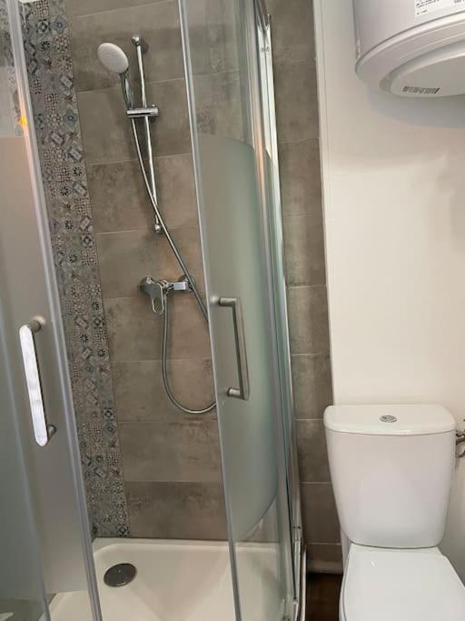 T2 4 Pers Face Gare Sncf Appart Hotel Le Cygne 6 Bourges Zewnętrze zdjęcie